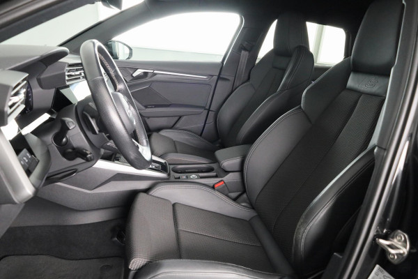 Audi A3 Sportback 40 e-tron Advance Sport 204 pk S-tronic | Navigatie | Autom. airco | Adaptieve cruise control | Stoelverwarming | S-Line |