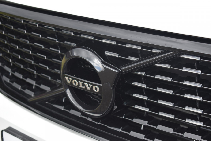 Volvo XC40 T5 262PK Recharge R-Design | ACC | H&K | Camera | Stoelverwarming | 20 "LMV | Stuurverwarming |