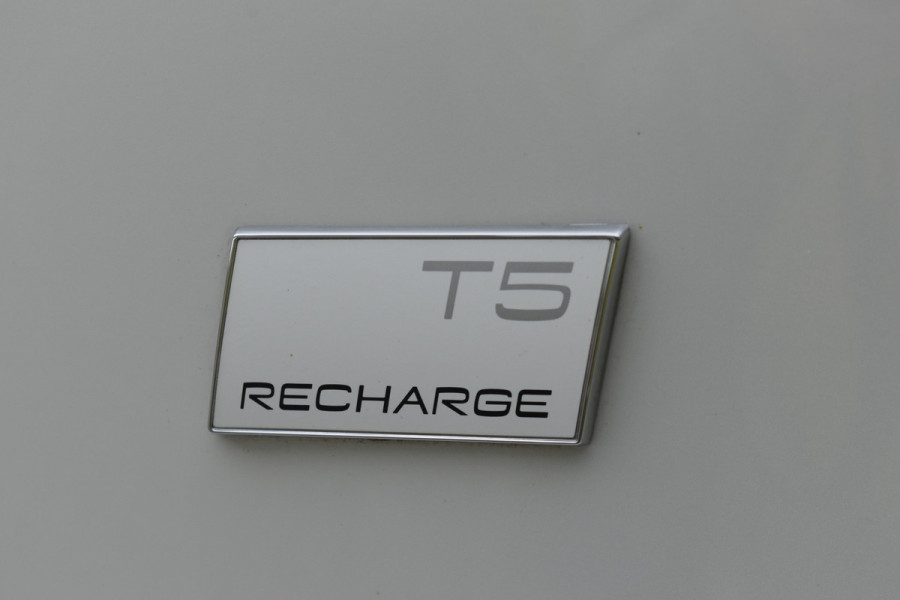 Volvo XC40 T5 262PK Recharge R-Design | ACC | H&K | Camera | Stoelverwarming | 20 "LMV | Stuurverwarming |