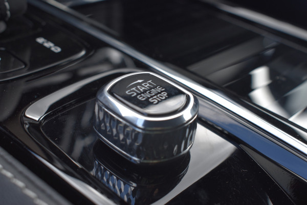 Volvo V90 Recharge T6 AWD 350PK Automaat R-Design | Long Range | Trekhaak | ACC | BLIS | Elektr. stoel | 19"LMV | Dubbel glas |