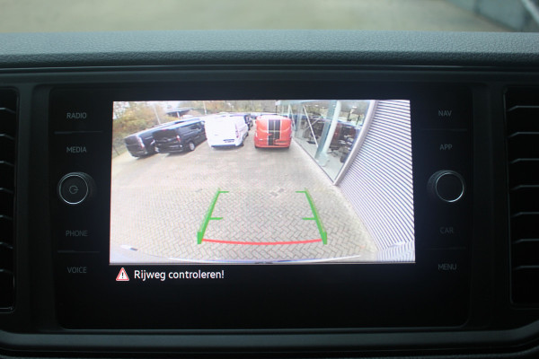 Volkswagen Crafter 35 2.0 TDI L3H3 177pk - LED koplampen - Navigatie - Geveerde stoel - Cruise - Camera - DAB - Parkeersensoren - Rijklaar