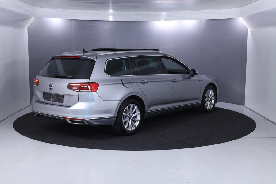 Volkswagen Passat Variant 1.4 TSI PHEV GTE Business 218 pk Automaat (DSG) | Navigatie | Panoramadak | Parkeersensoren (Park assist) | Achteruitrijcamera | Stoelverwarming |