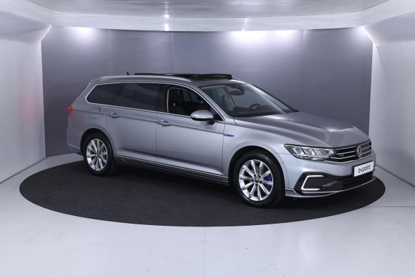 Volkswagen Passat Variant 1.4 TSI PHEV GTE Business 218 pk Automaat (DSG) | Navigatie | Panoramadak | Parkeersensoren (Park assist) | Achteruitrijcamera | Stoelverwarming |