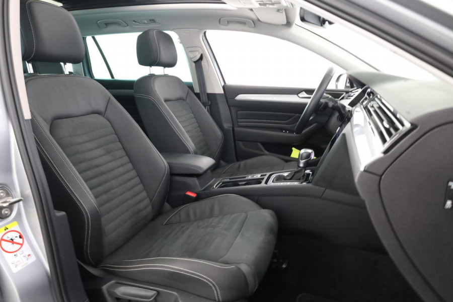 Volkswagen Passat Variant 1.4 TSI PHEV GTE Business 218 pk Automaat (DSG) | Navigatie | Panoramadak | Parkeersensoren (Park assist) | Achteruitrijcamera | Stoelverwarming |