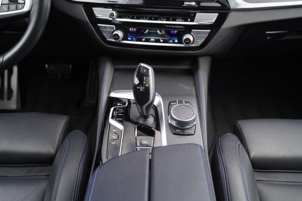 BMW 5 Serie 530e High Executive | M-pakket | M-stoelen | Sfeerverlichting | Schuifdak | 360 cam | Adaptieve Cruise | Applecarplay