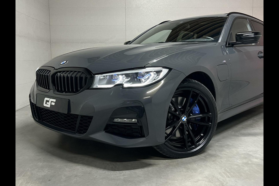 BMW 3 Serie Touring 330e xDrive M Sport Davitgrau Laser Pano