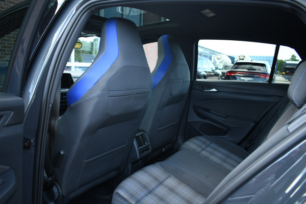 Volkswagen Golf GTE 1.4 eHybrid 245pk Pano ACC 19" Standk DDC 4xStoelverw Stuurverw