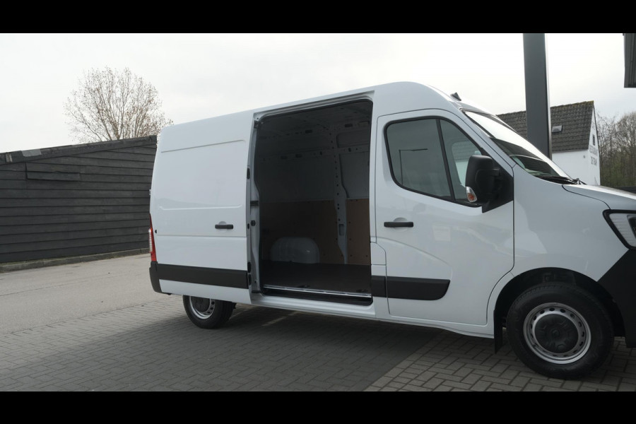 Renault Master T35 2.3 dCi 150 L2H2 Comfort | Eind September Leverbaar | Navigatie | Parkeersensoren | Airco | Cruise Control | Vloerplaat In Laadruimte