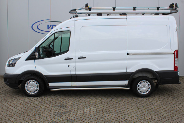 Ford Transit 290 2.0-105pk TDCI L2H2 Ambiente. Dames en heren ondernemers, u kunt direct los: compleet ingerichte Ford Transit ! Camera, parkeersensoren v+a, airco, ladder op achterdeur, opstaptrede met trekhaak, imperiaal met ladder, omvormer naar 220V voor opladen gereedschap etc etc.