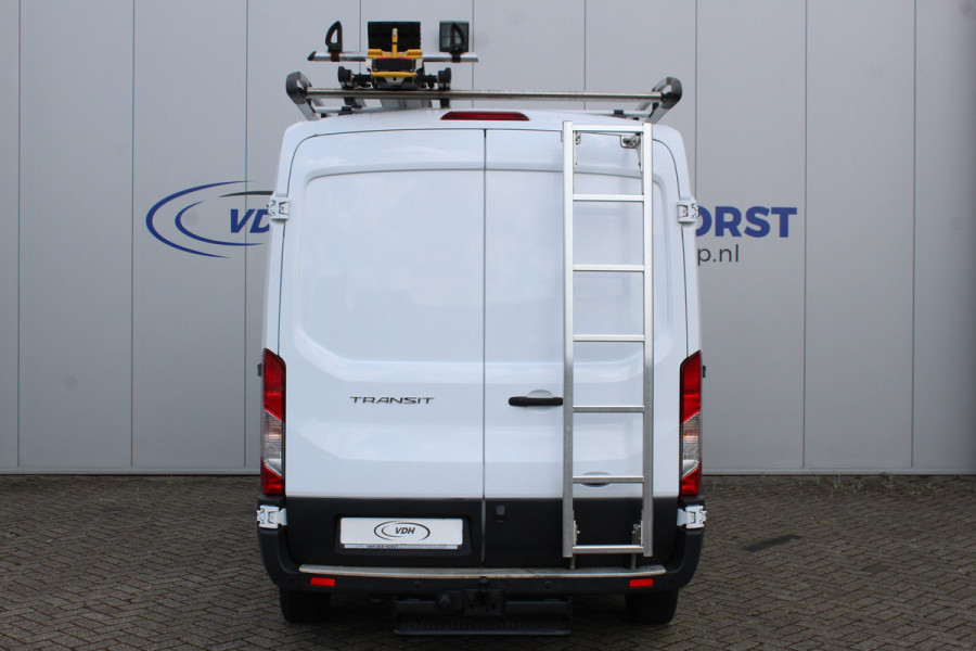 Ford Transit 290 2.0-105pk TDCI L2H2 Ambiente. Dames en heren ondernemers, u kunt direct los: compleet ingerichte Ford Transit ! Camera, parkeersensoren v+a, airco, ladder op achterdeur, opstaptrede met trekhaak, imperiaal met ladder, omvormer naar 220V voor opladen gereedschap etc etc.