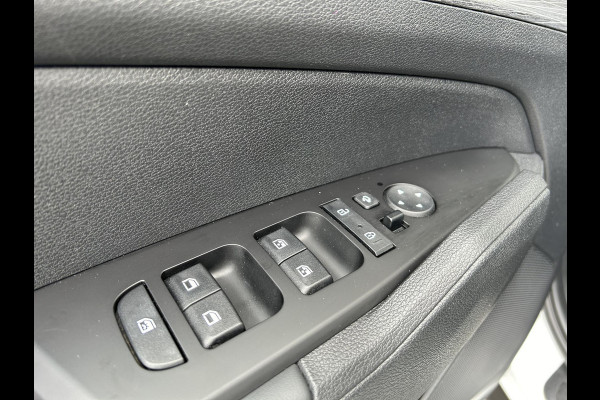 Kia Sportage 1.6 T-GDi MHEV DynamicLine | Sensoren | Navigatie | Camera | Trekhaak | Cruisecontrol |