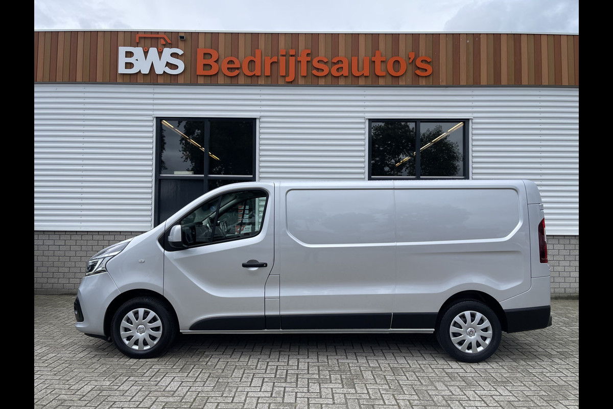 Renault Trafic 2.0 dCi 120pk T29 L2H1 Work Edition / rijklaar € 20.450 ex btw / lease vanaf € 366 / zilver metallic / airco / cruise / navi / achteruit rijcamera / bijrijdersbank