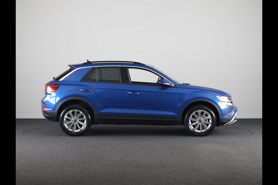 Volkswagen T-Roc Life Edition 1.0 85 kW / 115 pk TSI SUV 6 versn. H and