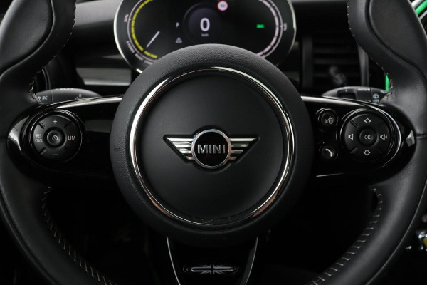 MINI Electric Yours 33 kwh | Panoramadak | Harman Kardon | Matrix LED | Camera | Carplay | Leder | Keyless | Stoelverwarming