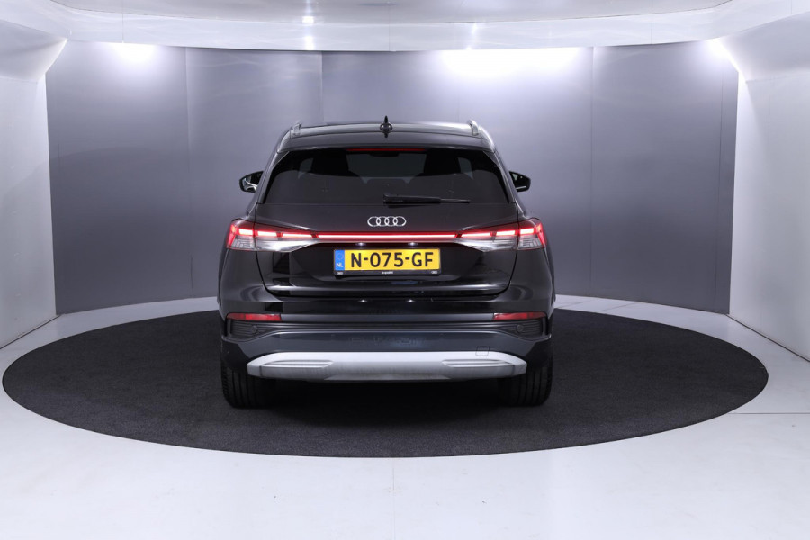 Audi Q4 e-tron 35 Launch edition Advanced 55 kWh 170 pk | Navigatie | Parkeersensoren achter | Matrix LED koplampen | Stoelverwarming | Lichtmetalen velgen 19'' |