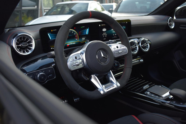 Mercedes-Benz CLA-Klasse AMG 35 4MATIC Pano Kuipst Sport+