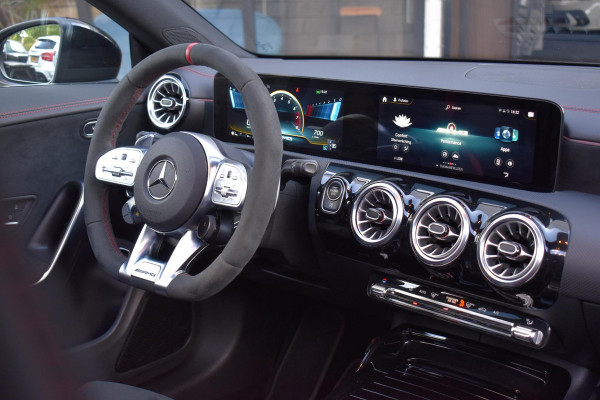 Mercedes-Benz CLA-Klasse AMG 35 4MATIC Pano Kuipst Sport+