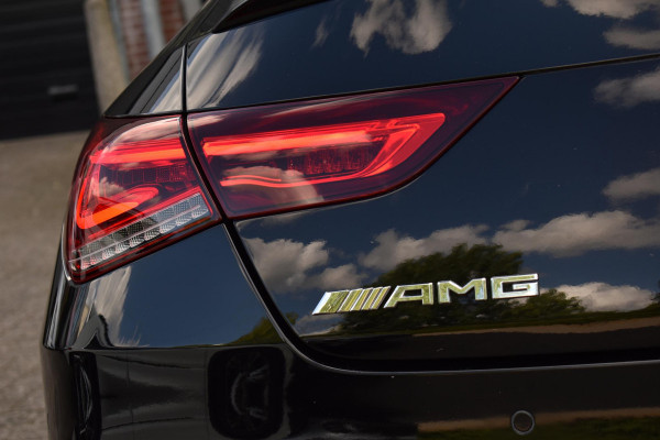 Mercedes-Benz CLA-Klasse AMG 35 4MATIC Pano Kuipst Sport+