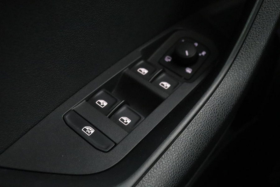 Škoda Karoq 1.0 TSI Style | Camera | Trekhaak | Navigatie | DAB+ | Canton | PDC | Carplay | Keyless | Climate control