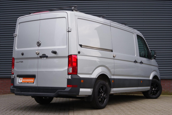 Volkswagen Crafter 35 2.0 TDI L3H2 140PK AUT. NAVI, AIRCO, APPLE CARPLAY, PARKEERSENSOREN, BLUETOOTH