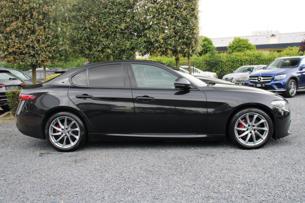 Alfa Romeo Giulia 2.0T Super 200 PK Aut. Adaptive Lane Assist Xenon Camera 18''