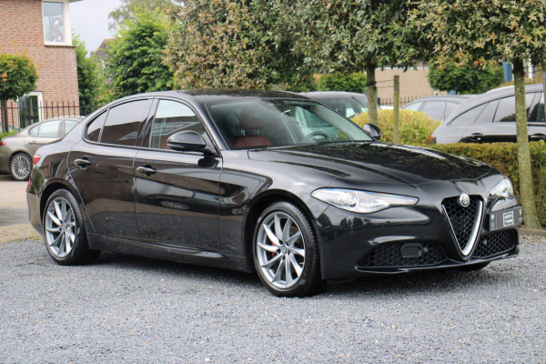 Alfa Romeo Giulia 2.0T Super 200 PK Aut. Adaptive Lane Assist Xenon Camera 18''