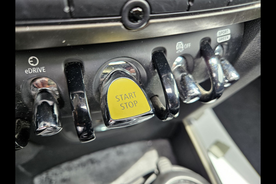 MINI Countryman 2.0 Cooper S E ALL4 Plug In Hybrid 225pk Dealer O.H PHEV | Panodak | Lederen Sportstoelen Verwarmd | Head Up | Apple Carplay | Keyless | 18"L.M | Navi |