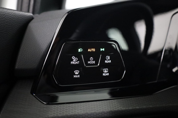 Volkswagen Golf 1.4 eHybrid GTE 245 pk Automaat (DSG) | Navigatie | Parkeersensoren | Adaptieve cruise control | Stoelverwarming | Full-LED koplampen |