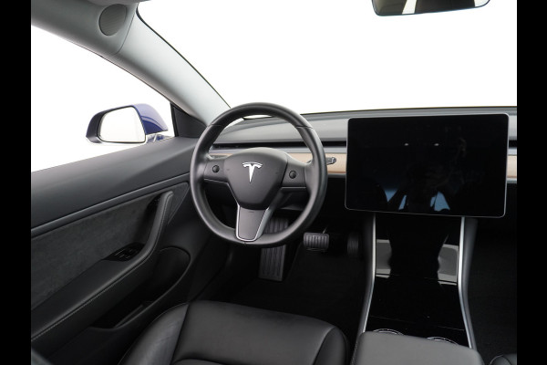 Tesla Model 3 SR+ Standard RWD Plus 325PK AutoPilot 2.5 Leer Premium-l.s. PanoDak Adaptive cruise 18" Camera's Elektr.-Stuur+Stoelen+Spiegels+ WIFI Ecc Navigatiesysteem full map LED Comfortstoel(en) ACC Dual-ECC DAB Voorverwarmen interieur via App Keyless via Telefoonsleutel One-Pedal-Drive Origin. NLse auto ! 1e eigenaar lease