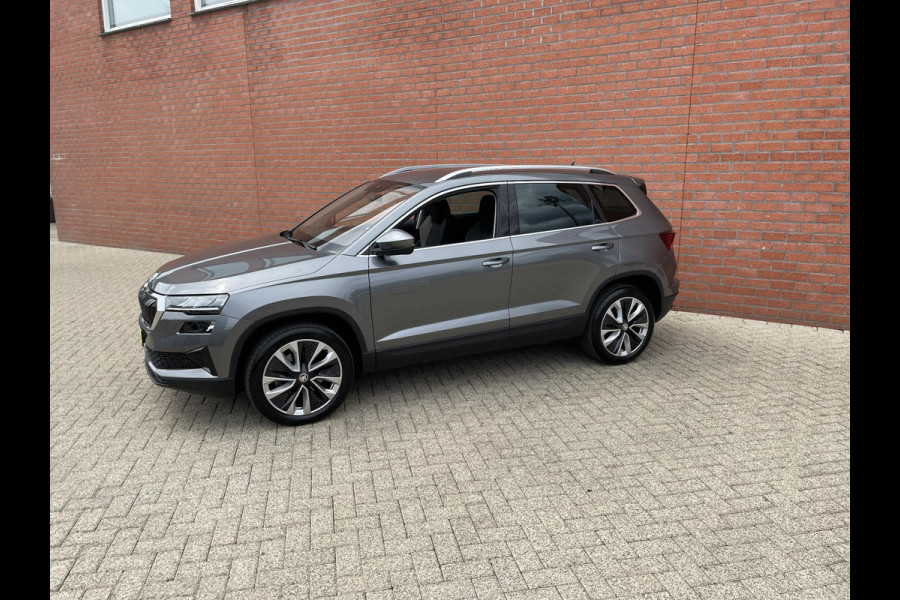 Škoda Karoq 1.5 TSI 150pk DSG Style | Navigatie | Apple Carplay/Android Auto | Parkeersensoren | Camera | Adaptive Cruise Control | Elektrische achterklep | Wegklapbare trekhaak | Stoel- en stuurverwarming | Ledverlichting | Virtual Cockpit | Climate Control