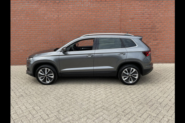 Škoda Karoq 1.5 TSI 150pk DSG Style | Navigatie | Apple Carplay/Android Auto | Parkeersensoren | Camera | Adaptive Cruise Control | Elektrische achterklep | Wegklapbare trekhaak | Stoel- en stuurverwarming | Ledverlichting | Virtual Cockpit | Climate Control