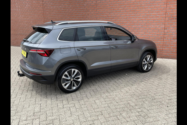 Škoda Karoq 1.5 TSI 150pk DSG Style | Navigatie | Apple Carplay/Android Auto | Parkeersensoren | Camera | Adaptive Cruise Control | Elektrische achterklep | Wegklapbare trekhaak | Stoel- en stuurverwarming | Ledverlichting | Virtual Cockpit | Climate Control