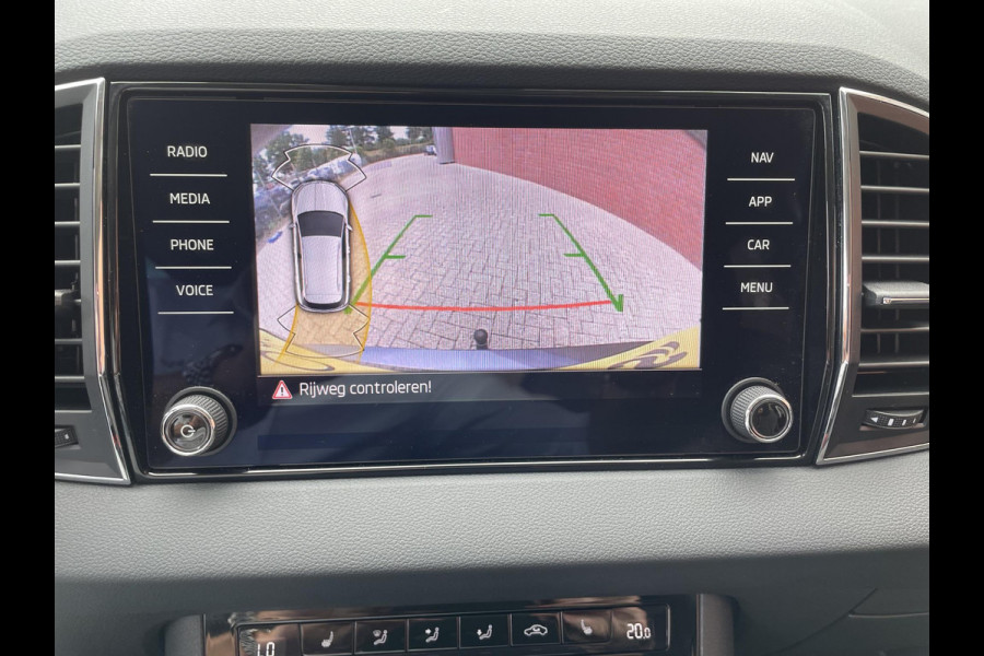 Škoda Karoq 1.5 TSI 150pk DSG Style | Navigatie | Apple Carplay/Android Auto | Parkeersensoren | Camera | Adaptive Cruise Control | Elektrische achterklep | Wegklapbare trekhaak | Stoel- en stuurverwarming | Ledverlichting | Virtual Cockpit | Climate Control