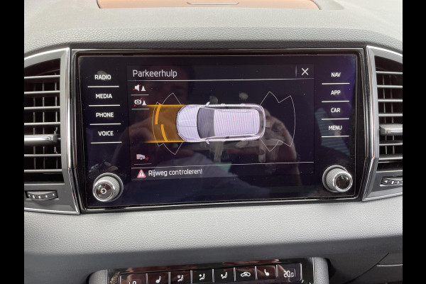 Škoda Karoq 1.5 TSI 150pk DSG Style | Navigatie | Apple Carplay/Android Auto | Parkeersensoren | Camera | Adaptive Cruise Control | Elektrische achterklep | Wegklapbare trekhaak | Stoel- en stuurverwarming | Ledverlichting | Virtual Cockpit | Climate Control