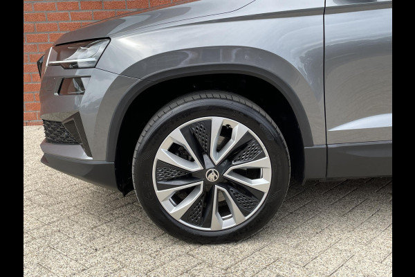 Škoda Karoq 1.5 TSI 150pk DSG Style | Navigatie | Apple Carplay/Android Auto | Parkeersensoren | Camera | Adaptive Cruise Control | Elektrische achterklep | Wegklapbare trekhaak | Stoel- en stuurverwarming | Ledverlichting | Virtual Cockpit | Climate Control