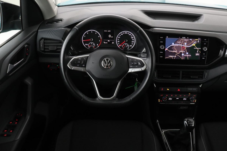 Volkswagen T-Cross 1.0 TSI Life | Carplay | Stoelverwarming | Camera | Trekhaak | Climate control | DAB+ | Navigatie | Sportstoelen | Adaptive Cruise