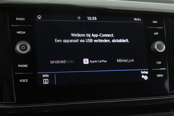 Volkswagen T-Cross 1.0 TSI Life | Carplay | Stoelverwarming | Camera | Trekhaak | Climate control | DAB+ | Navigatie | Sportstoelen | Adaptive Cruise