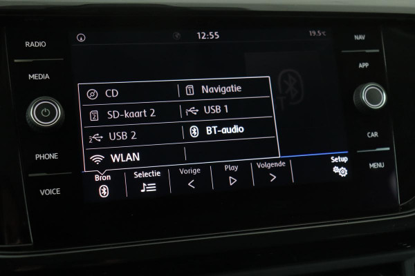 Volkswagen T-Cross 1.0 TSI Life | Carplay | Stoelverwarming | Camera | Trekhaak | Climate control | DAB+ | Navigatie | Sportstoelen | Adaptive Cruise