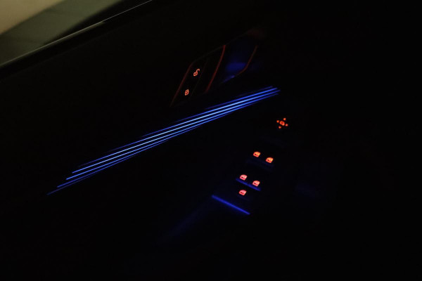 BMW 1-serie 118i Sport Line | Executive | Live Cockpit | Carplay | Sportstoelen | Full LED | Half leder | PDC | Navigatie | Sfeerverlichting