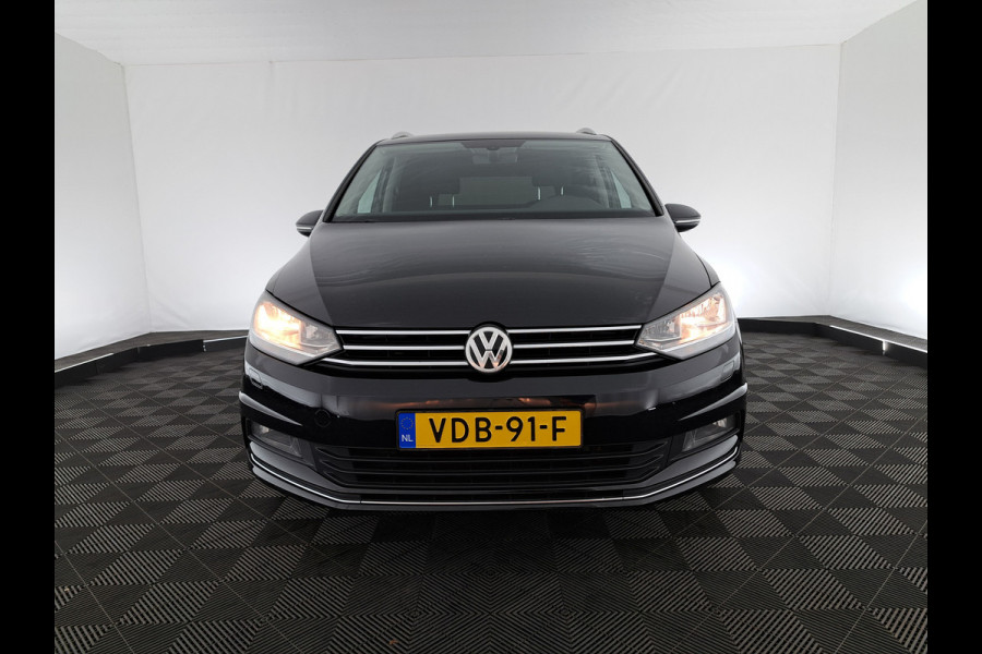 Volkswagen Touran 2.0 TDI 150pk Highline Aut. *ADAPTIVE-CRUISE | NAVI-FULLMAP | KEYLESS | DAB+ | COMFORT-SEATS | ECC*