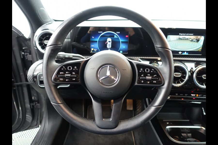 Mercedes-Benz A-Klasse AMG Night Edition- Sport Leder I Camera I Navi I Carbon Pakket I Xenon Led