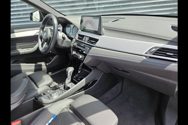 BMW X1 xDrive25e M Sport Plug In Hybrid PHEV | Panodak | Trekhaak Afn. | Adaptive Cruise | Lederen Sportstoelen | Head Up | Camera | Navi Pro | Keyless |