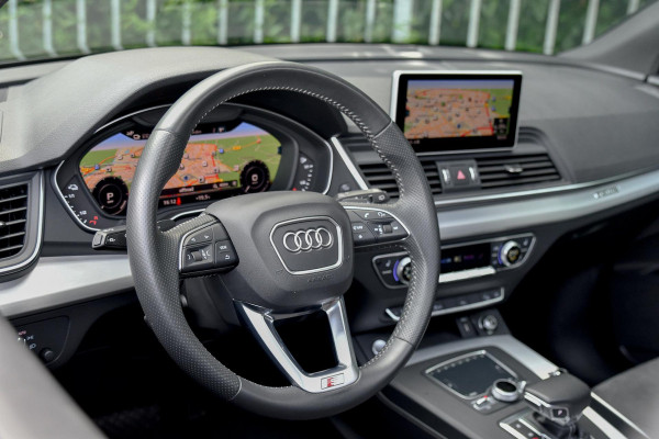 Audi Q5 50 TFSI e quattro S-Line. BTW, Luchtvering, Pano, Memory, ACC, Trekh, Keyless, Camera, Sfeer, CarPlay!