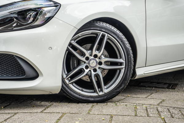 Mercedes-Benz A-Klasse 200 AMG Line PANO / NAVI / PDC