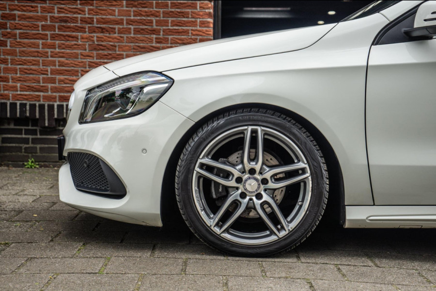 Mercedes-Benz A-Klasse 200 AMG Line PANO / NAVI / PDC