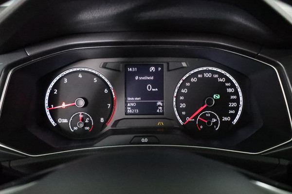 Volkswagen T-Roc 1.5 TSI Style 150 pk Automaat (DSG) | Navigatie | Parkeersensoren (Park assist) | LED koplampen | Stoelverwarming |