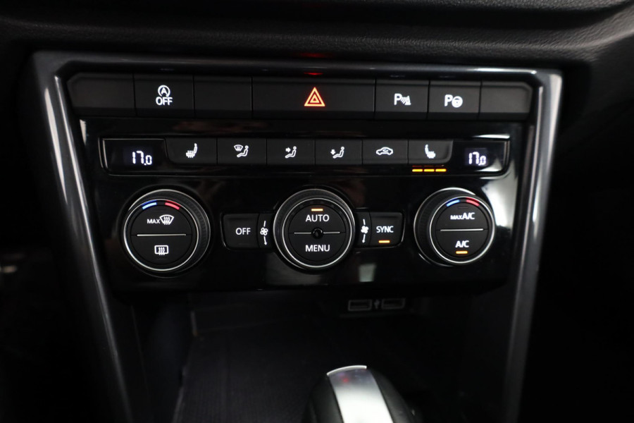 Volkswagen T-Roc 1.5 TSI Style 150 pk Automaat (DSG) | Navigatie | Parkeersensoren (Park assist) | LED koplampen | Stoelverwarming |
