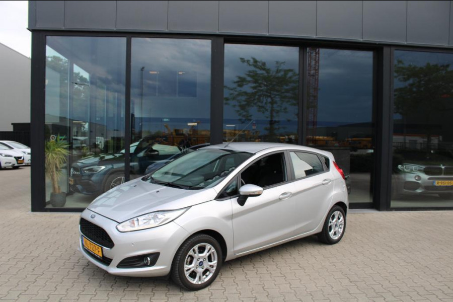 Ford Fiesta 1.0 Style Ultimate PDC/Cruise controle Rijklaar met Bovag garantie