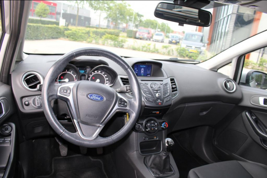 Ford Fiesta 1.0 Style Ultimate PDC/Cruise controle Rijklaar met Bovag garantie