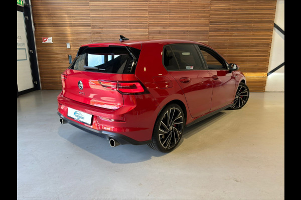 Volkswagen Golf 2.0 TSI GTI Performance | Clubsport tuning 300PK | Camera | IQ LED | Ambient | Carplay | 19INCH | Kings RED |